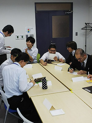 U社内英会話教室の様子_04